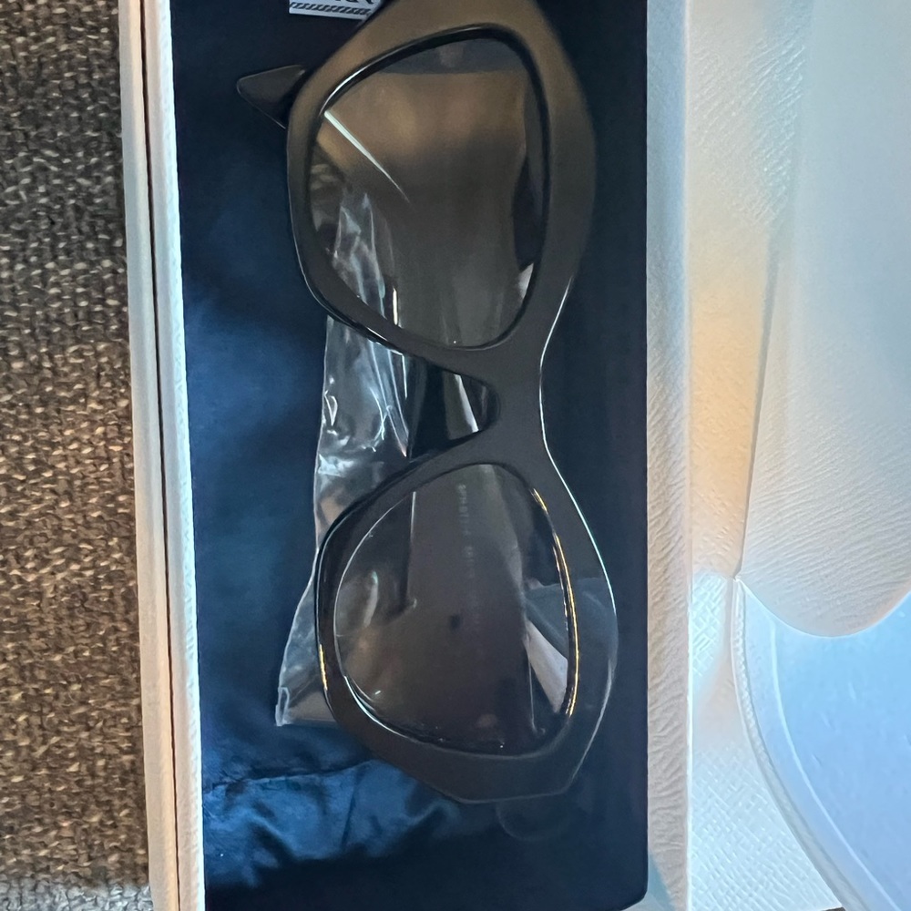 Authentic Prada sunglasses SPR07Y 55mm gray gradient - Picture 2 of 11